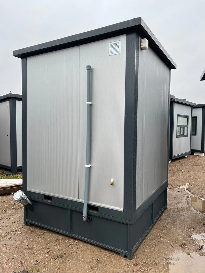 Contenitore Sanitario 2×2 m con Doccia e Serbatoio
