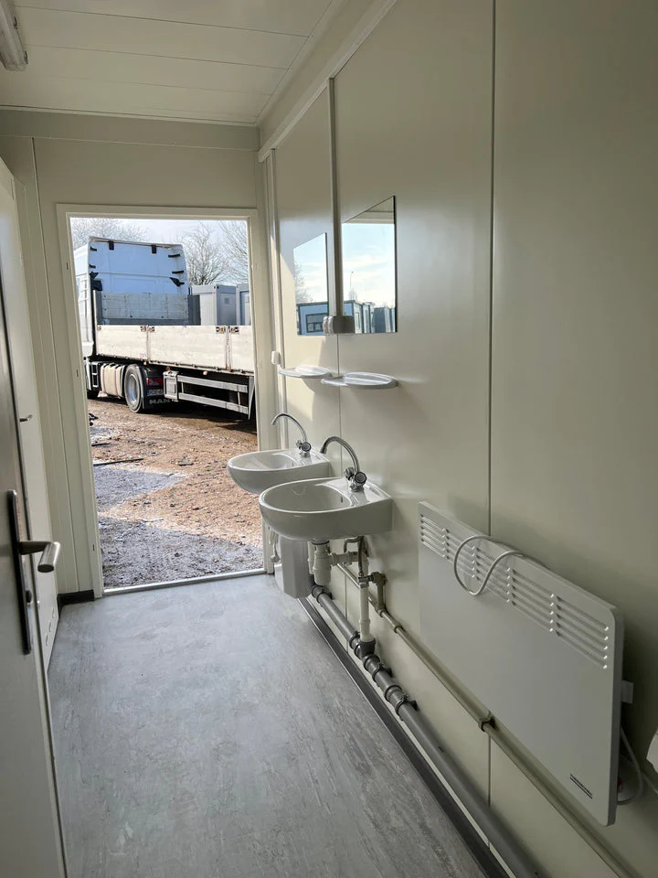Modulo Sanitario 6×2,44 m con 5 WC
