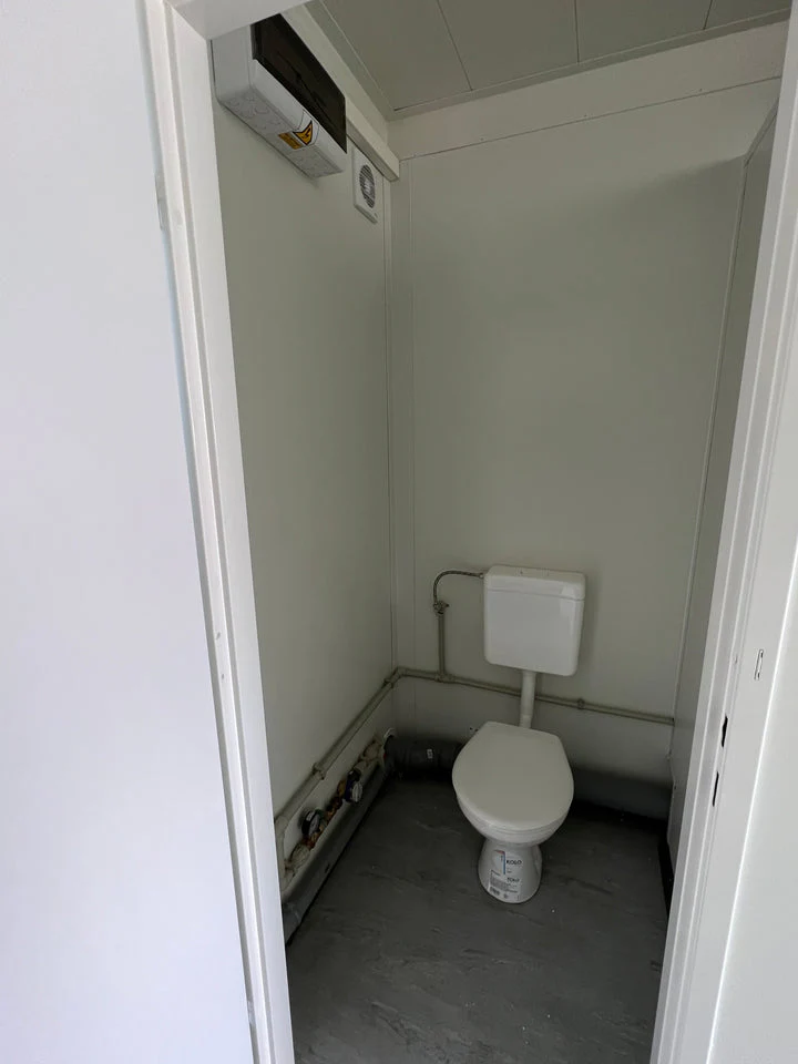 Modulo Sanitario 6×2,44 m con 5 WC